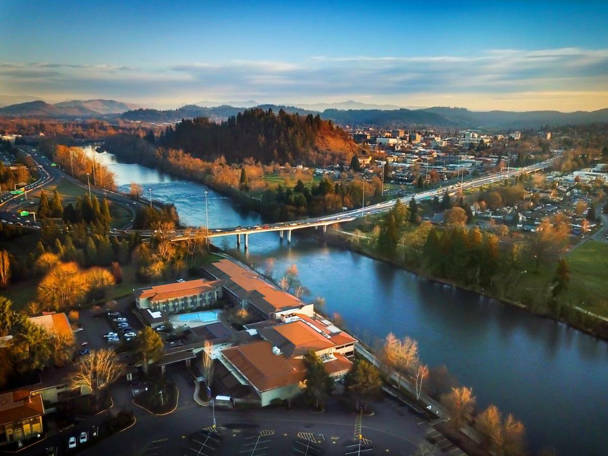 Valley River Inn Юджин Екстер'єр фото